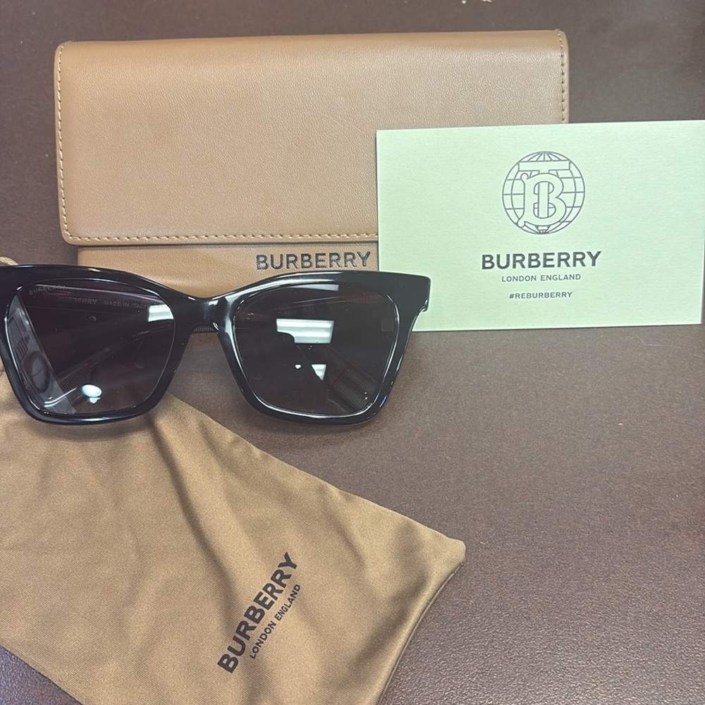 Burberry sunglasses - Picture 2 of 2